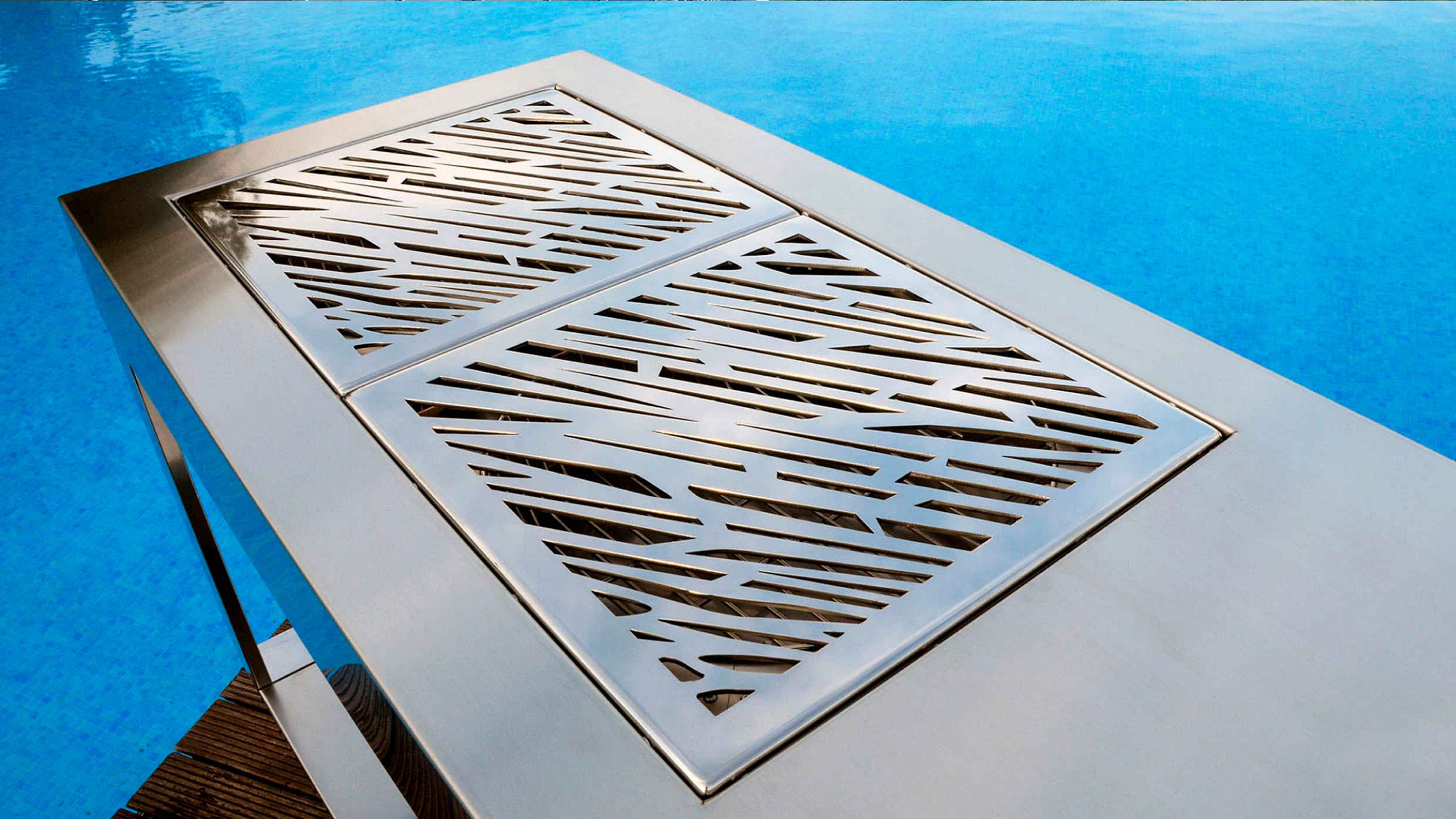 outdoor charcoal barbecue grill