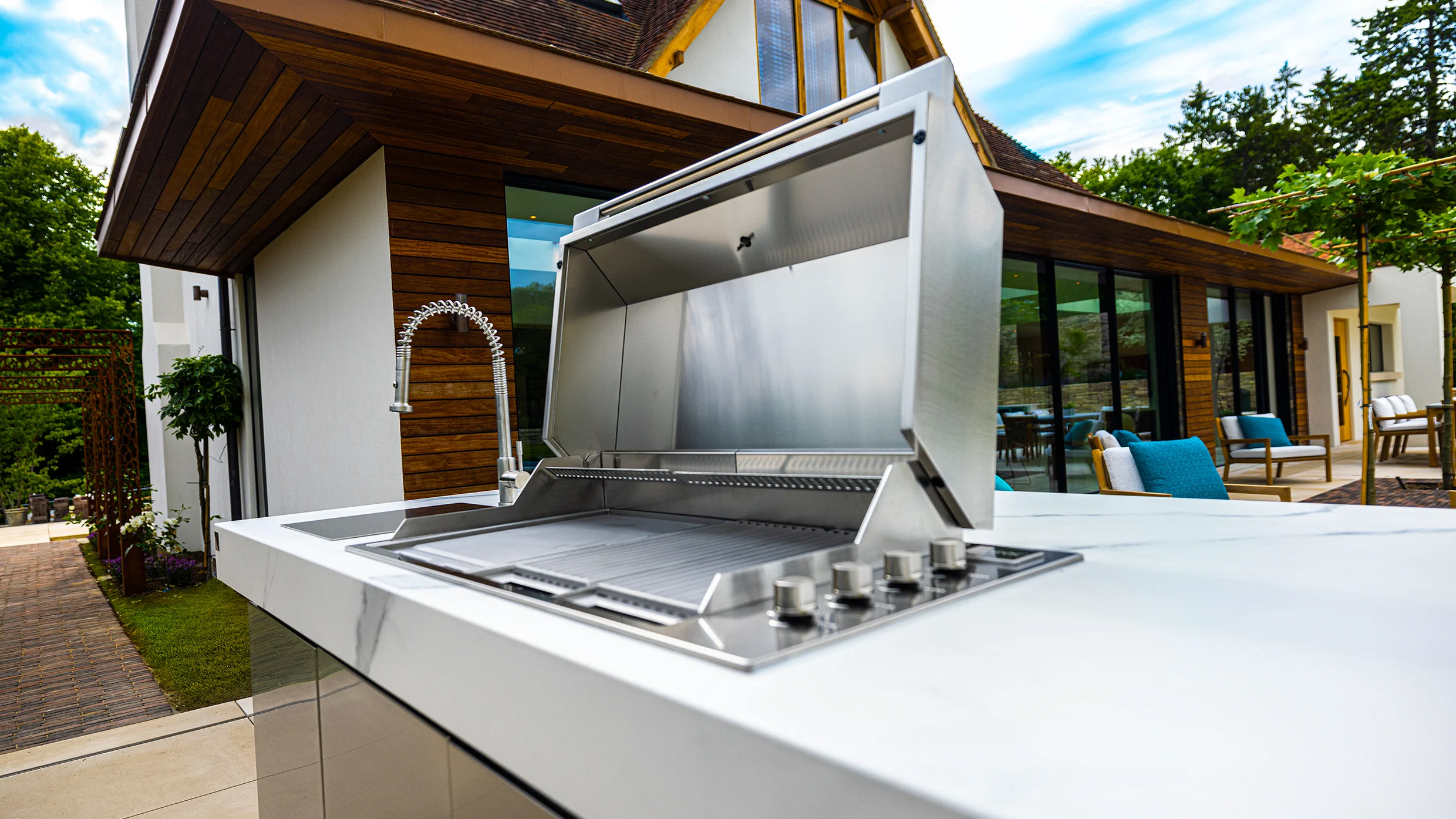 outdoor kitchen luxury