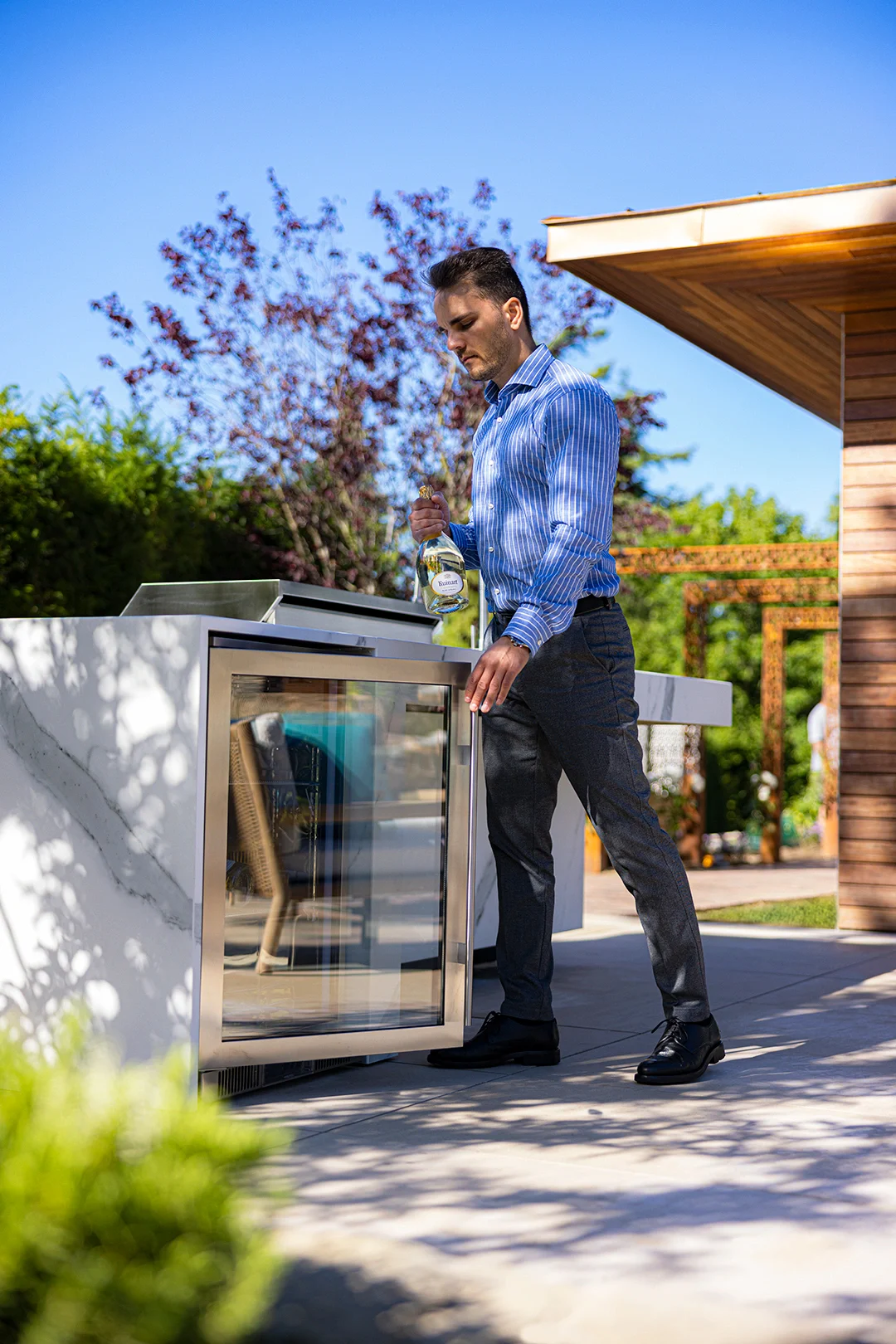 high end outdoor kitchen