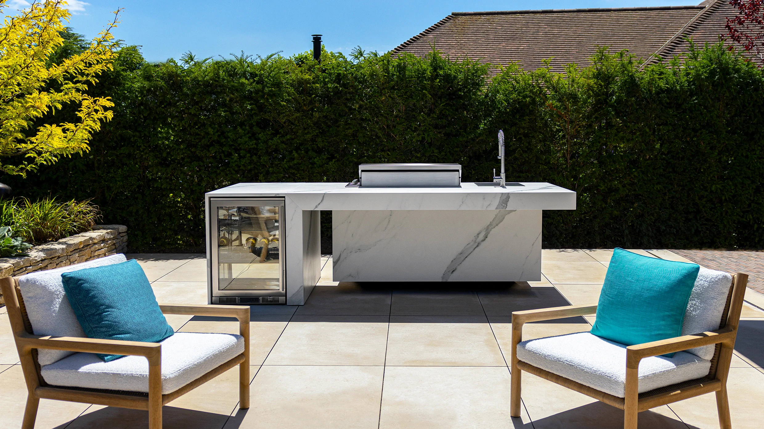 luxe outdoor kitchen