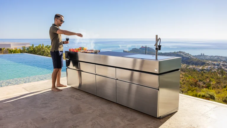 high end outdoor kitchen