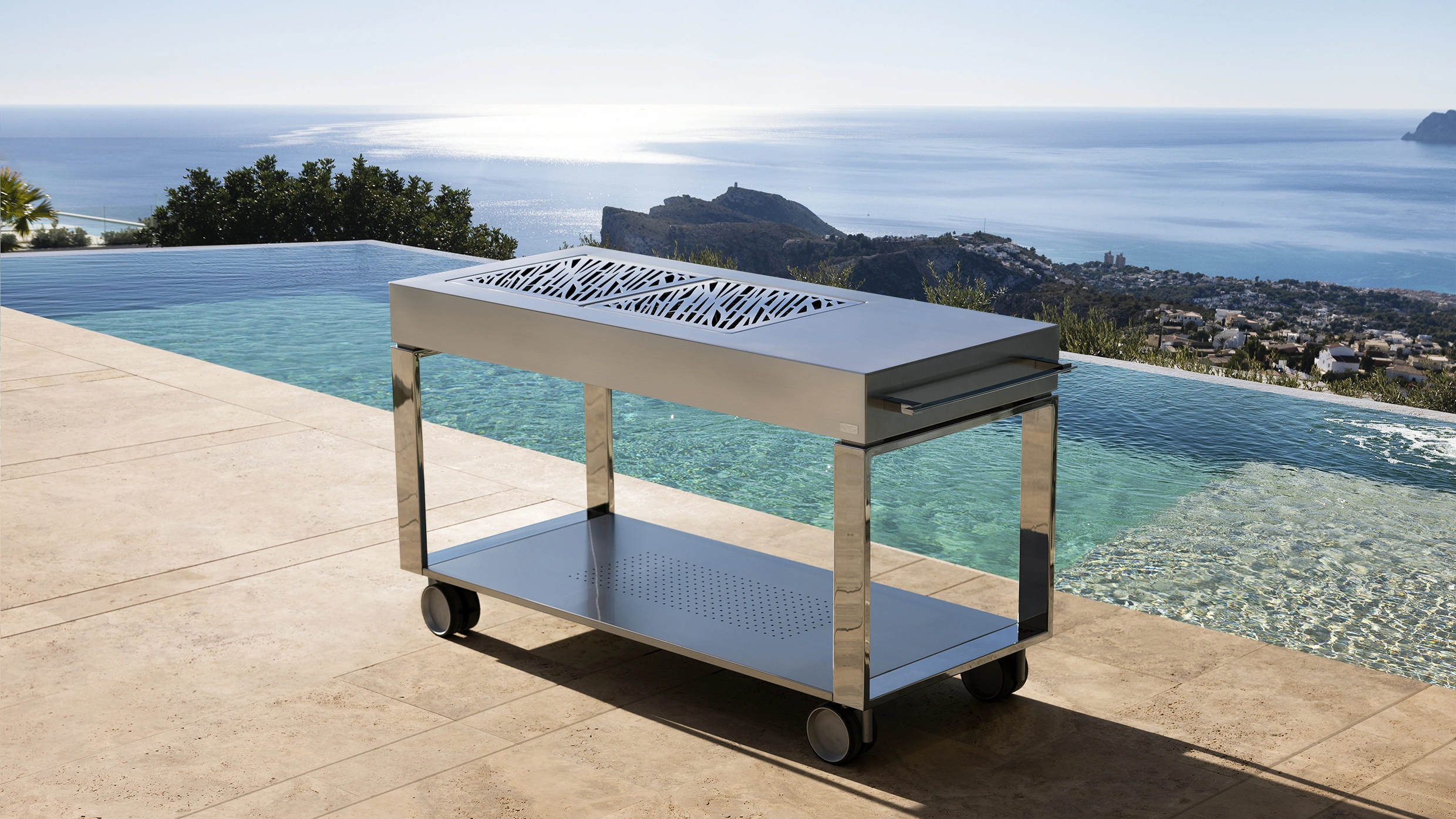 outdoor charcoal grill