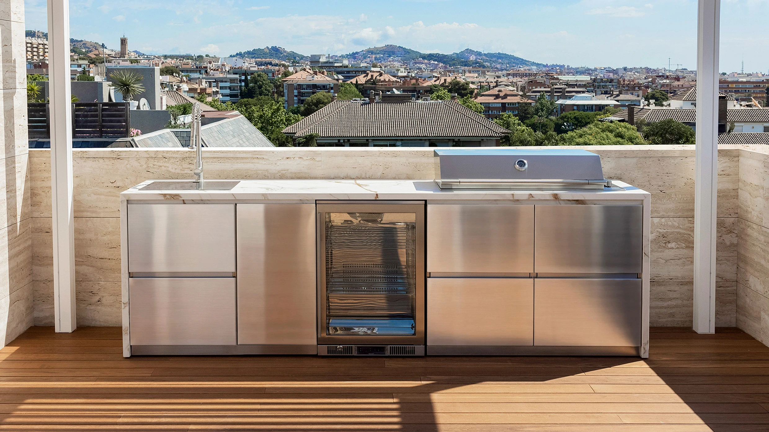 outdoor kitchen and bar